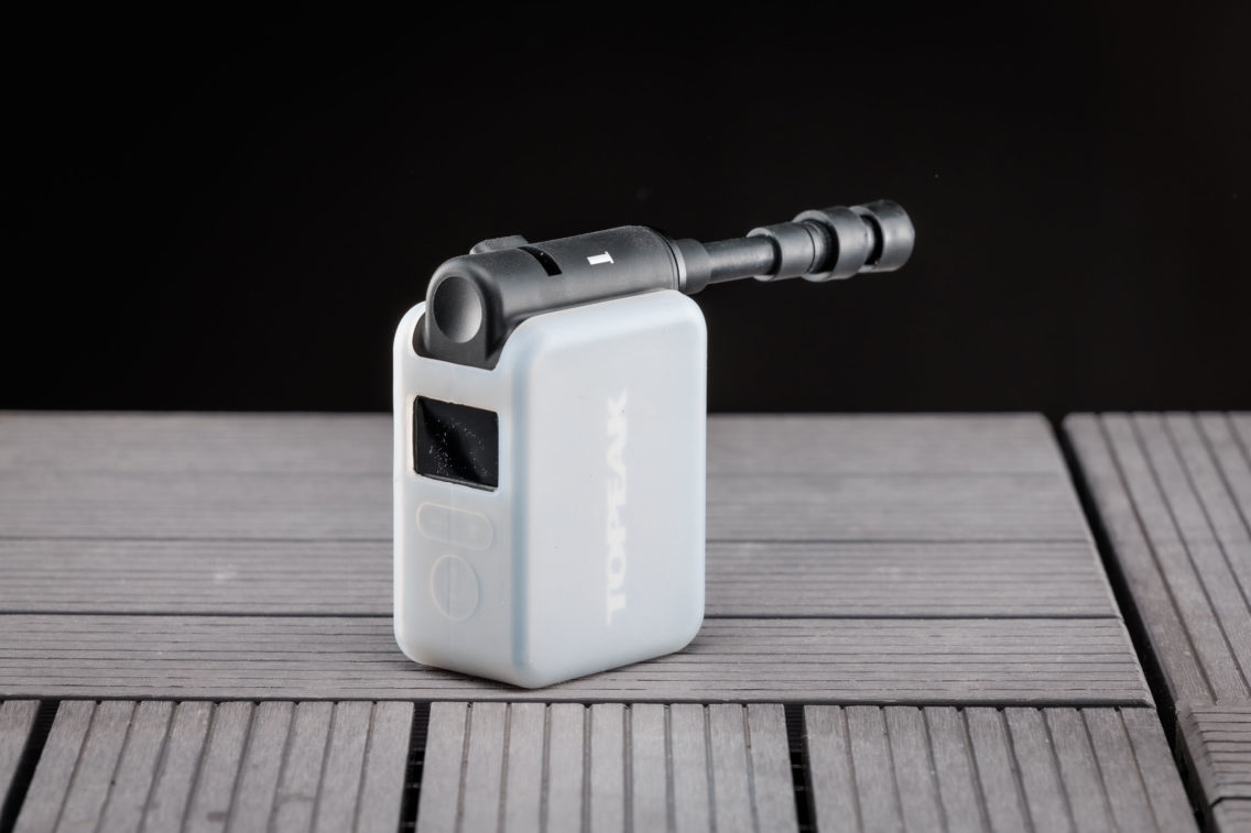 Обзор портативного велонасоса Topeak E-Booster Digital Mini