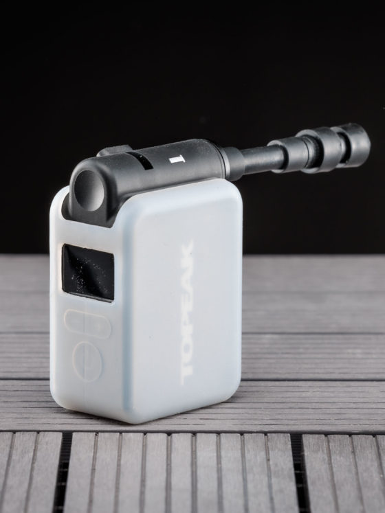 Обзор портативного велонасоса Topeak E-Booster Digital Mini